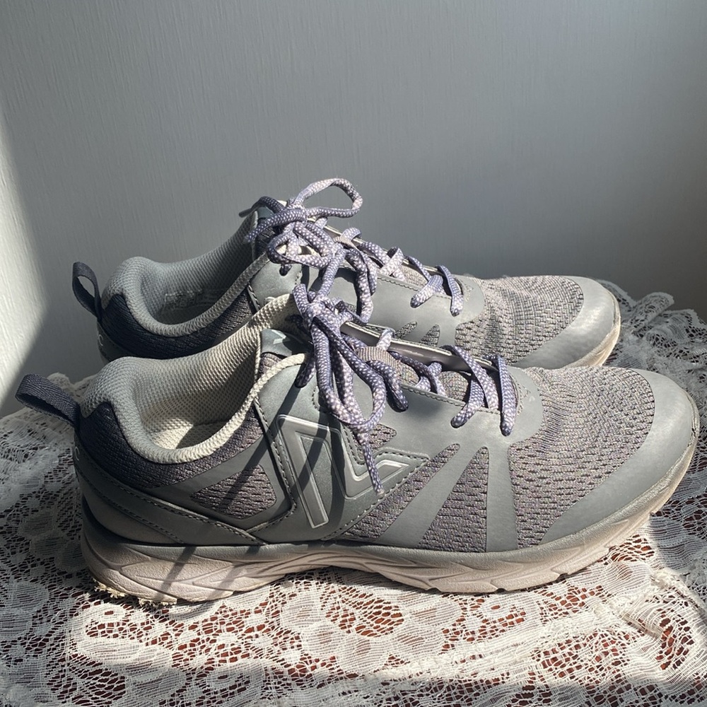 Vionic 335 Mile Athletic Sneakers Orthotic Health Comfort Design Gray sz 9 women